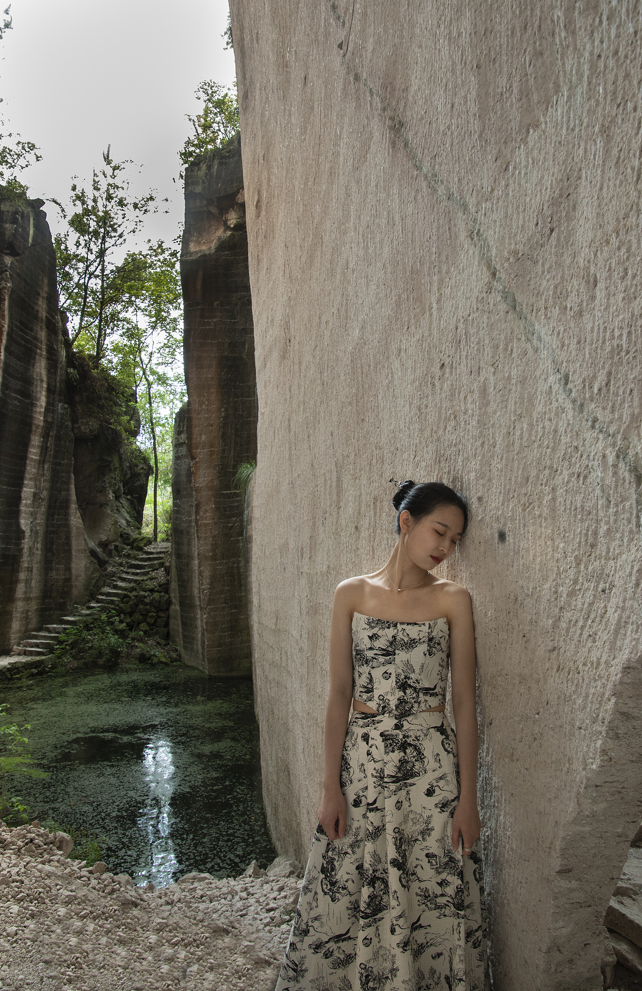 缙云石窟 | 未开发（图ZMzQwMzQ4MzI4） - 人像摄影 - 站酷设计师liuxinnice原创素材 - 站酷ZCOOL