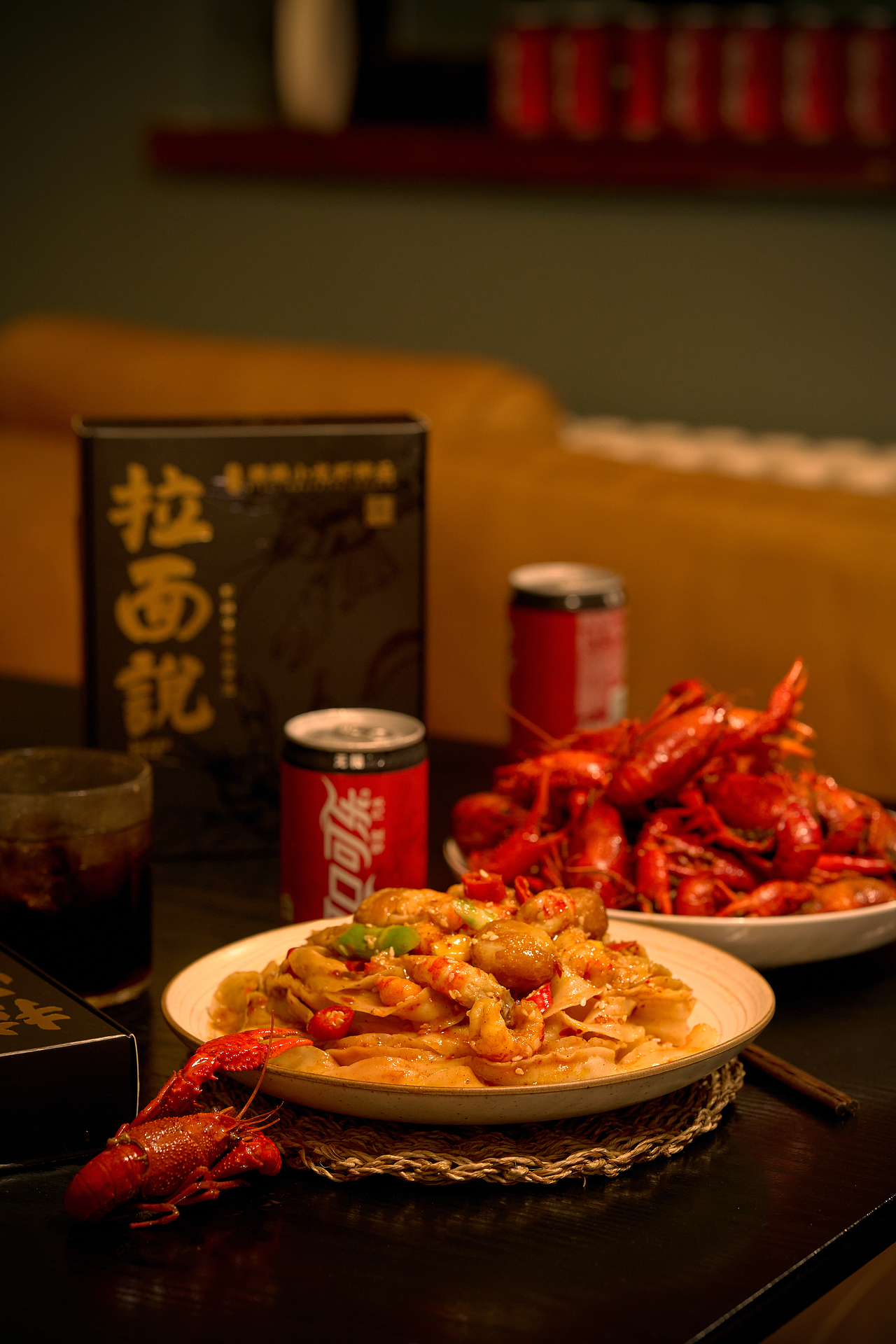 拉面说黑金小龙虾拌面X可口可乐（图ZMzA3NjQzNTky） - 美食摄影 - 站酷设计师double周原创素材 - 站酷ZCOOL
