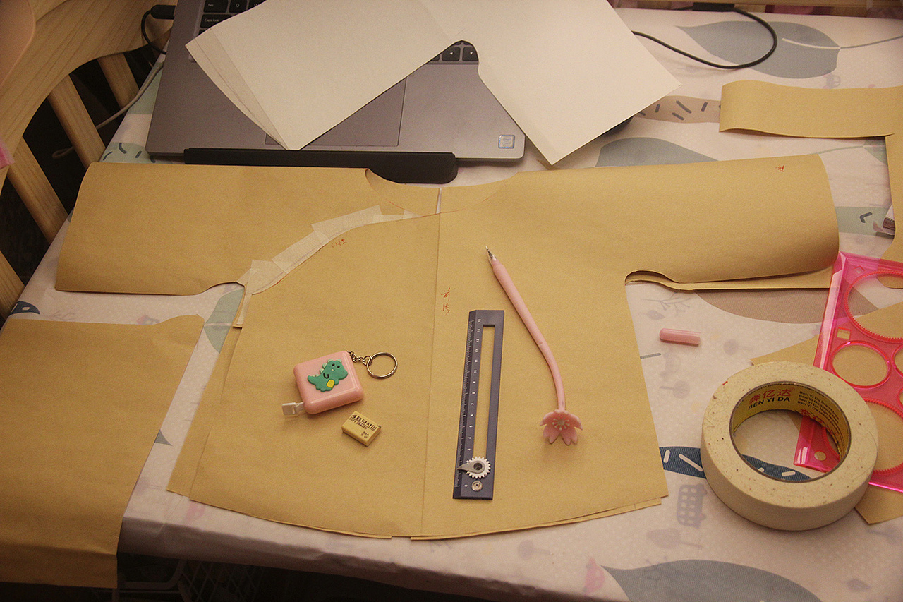 樹(shù)下問(wèn)崽子，老娘裁花衣。（圖ZMzAyNjA4NjQ4） - 兒童服飾 - 站酷設(shè)計(jì)師風(fēng)陵師太原創(chuàng)素材 - 站酷ZCOOL