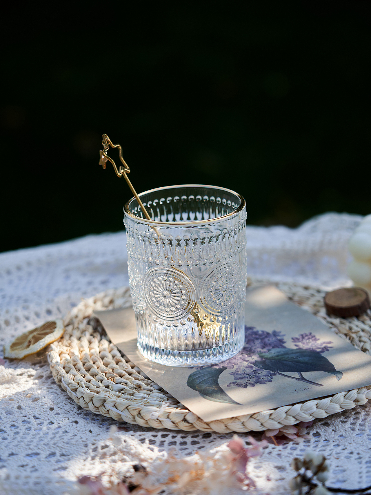 玻璃杯室外拍摄（南昌的天气真的很热）（图ZMzA3MjQ0MTky） - 产品摄影 - 站酷设计师视觉传达摄影原创素材 - 站酷ZCOOL