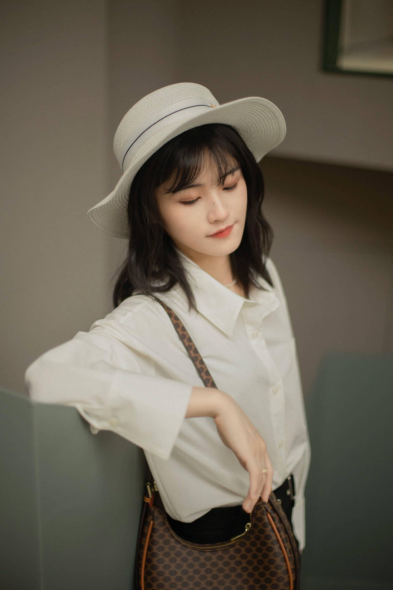 相遇在法式復(fù)古的書店里（圖ZMzQyODYxMjUy） - 人像攝影 - 站酷設(shè)計(jì)師今尋本尋Kairos原創(chuàng)素材 - 站酷ZCOOL