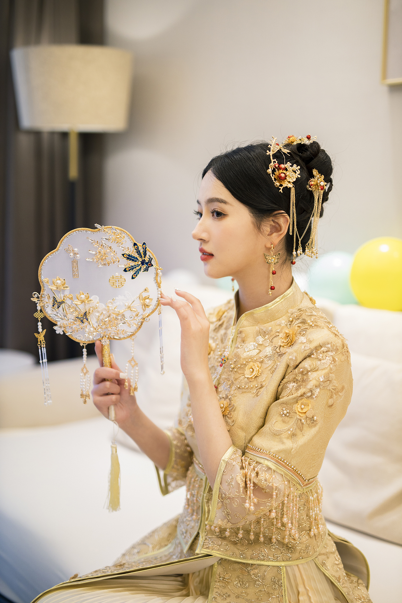 团扇商拍-金灿灿的新娘好美