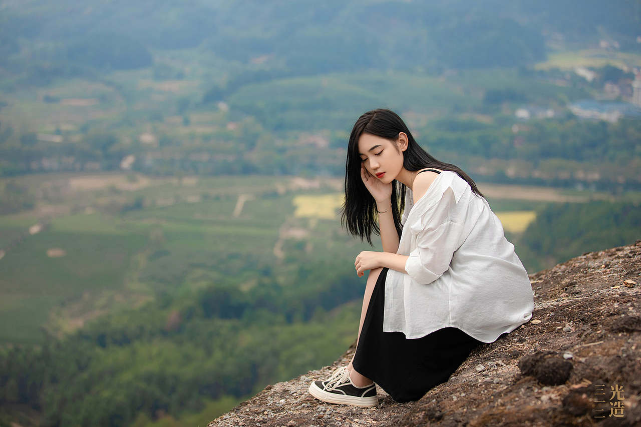 你是悬崖之上 正摇曳的花