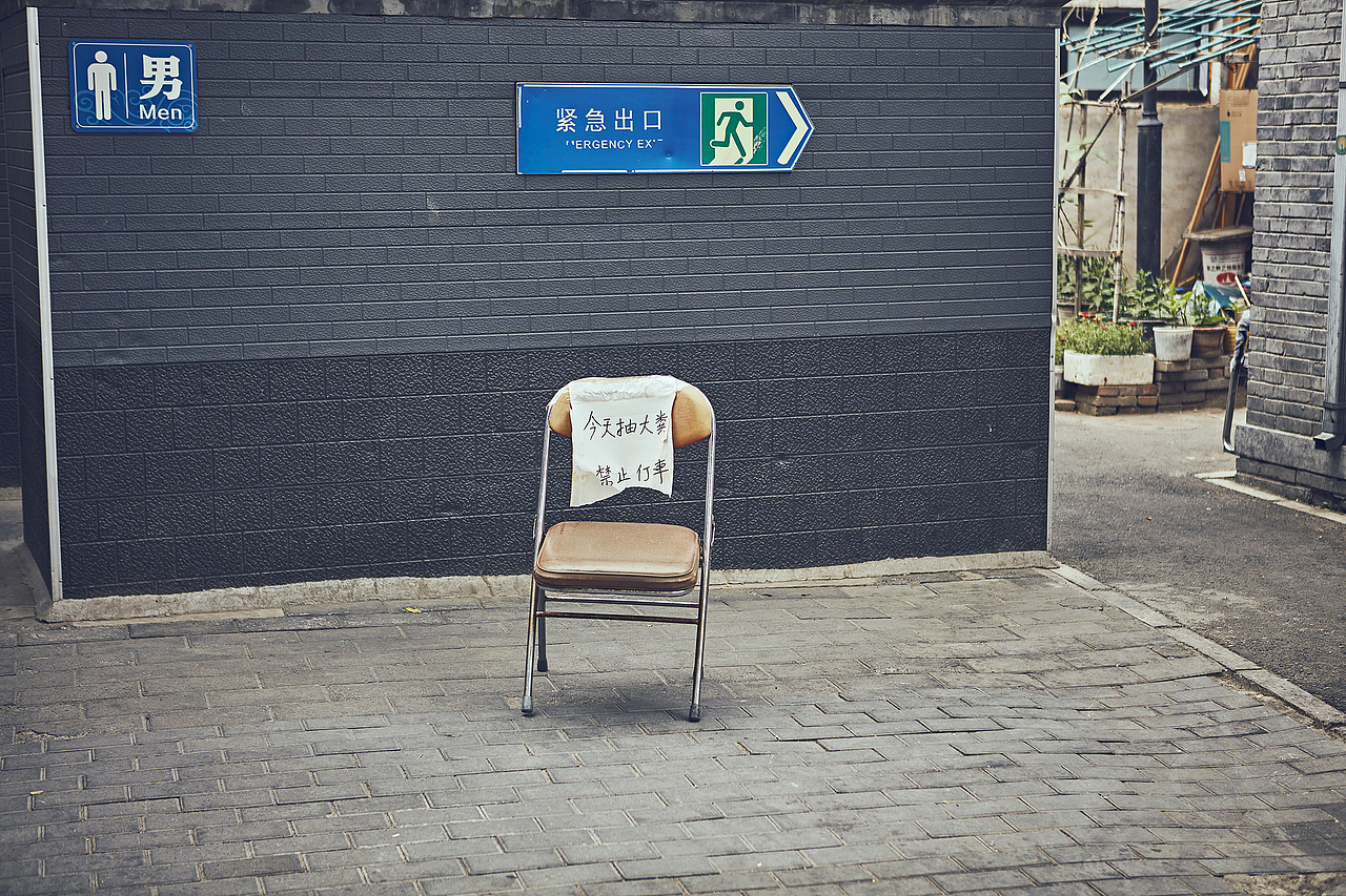 拜托你亲爱的朋友啊，请你一定要笑，一定要比出耶！