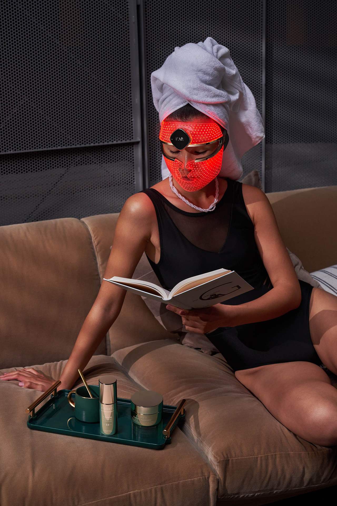 foreo发光面罩拍摄（图ZMzQyOTEwMzQw） - 人像摄影 - 站酷设计师关木Jerome原创素材 - 站酷ZCOOL