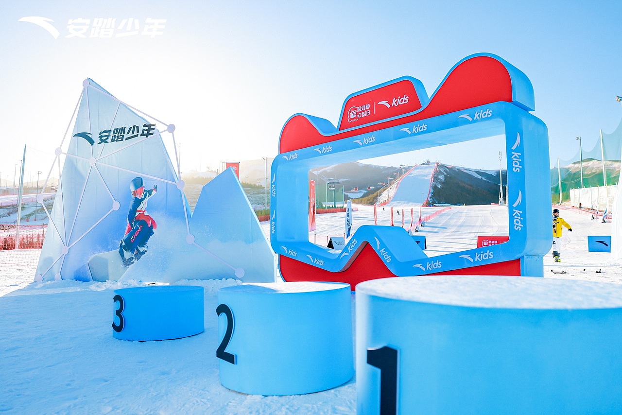 安踏儿童冰雪节丨滑雪场直播场地设计（图ZMzU4NDI5NTcy） - 展陈设计 - 站酷设计师Joan_Lai原创素材 - 站酷ZCOOL