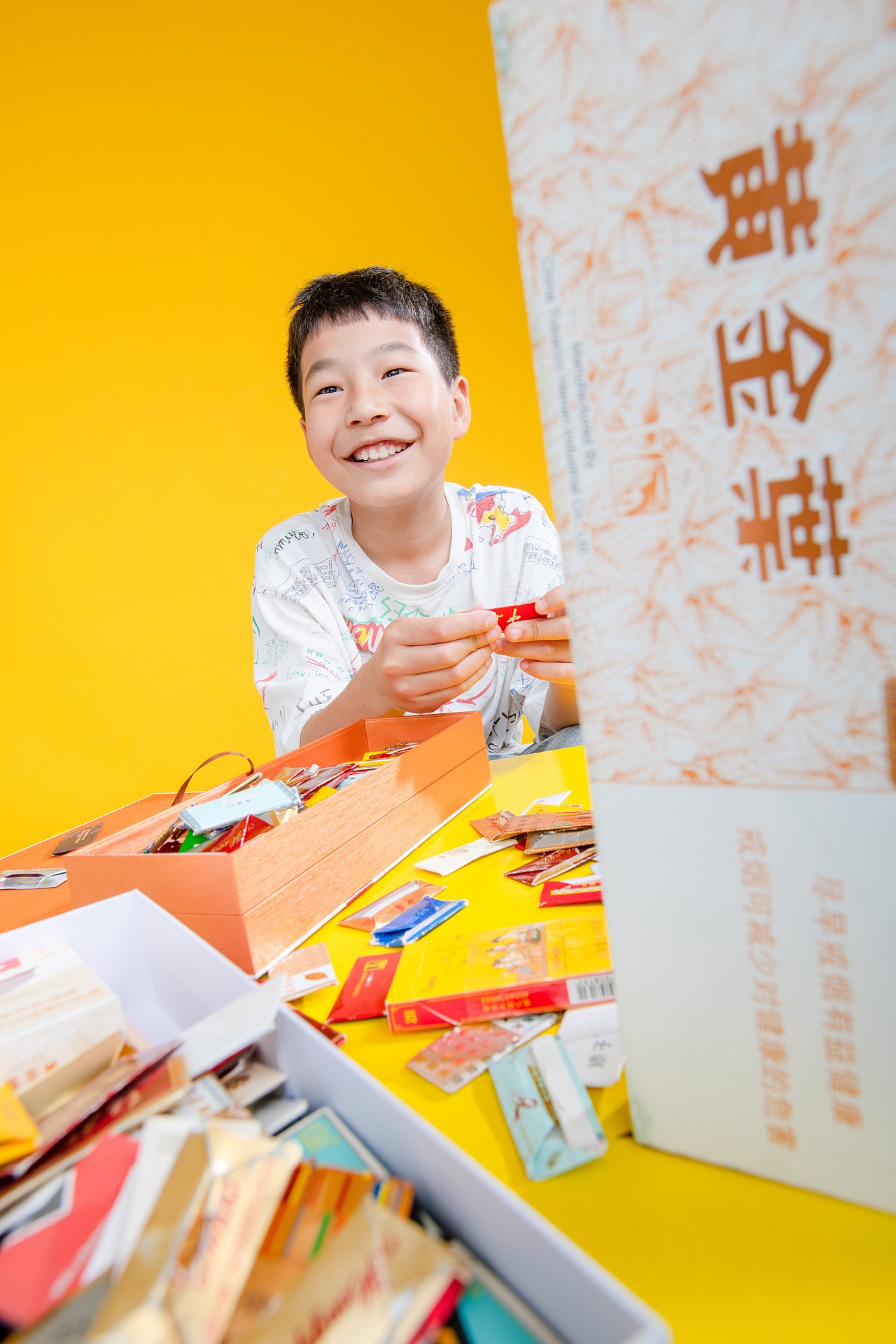 【我和我的烟卡】（图ZMzY5NTQ0NTE2） - 人像摄影 - 站酷设计师儿童摄影师伦子原创素材 - 站酷ZCOOL