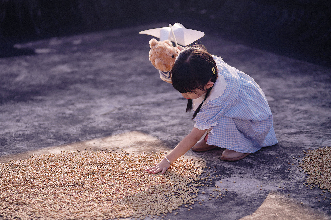 天台的晚风（图ZMzQ3OTEyMzA4） - 人像摄影 - 站酷设计师有田人家原创素材 - 站酷ZCOOL