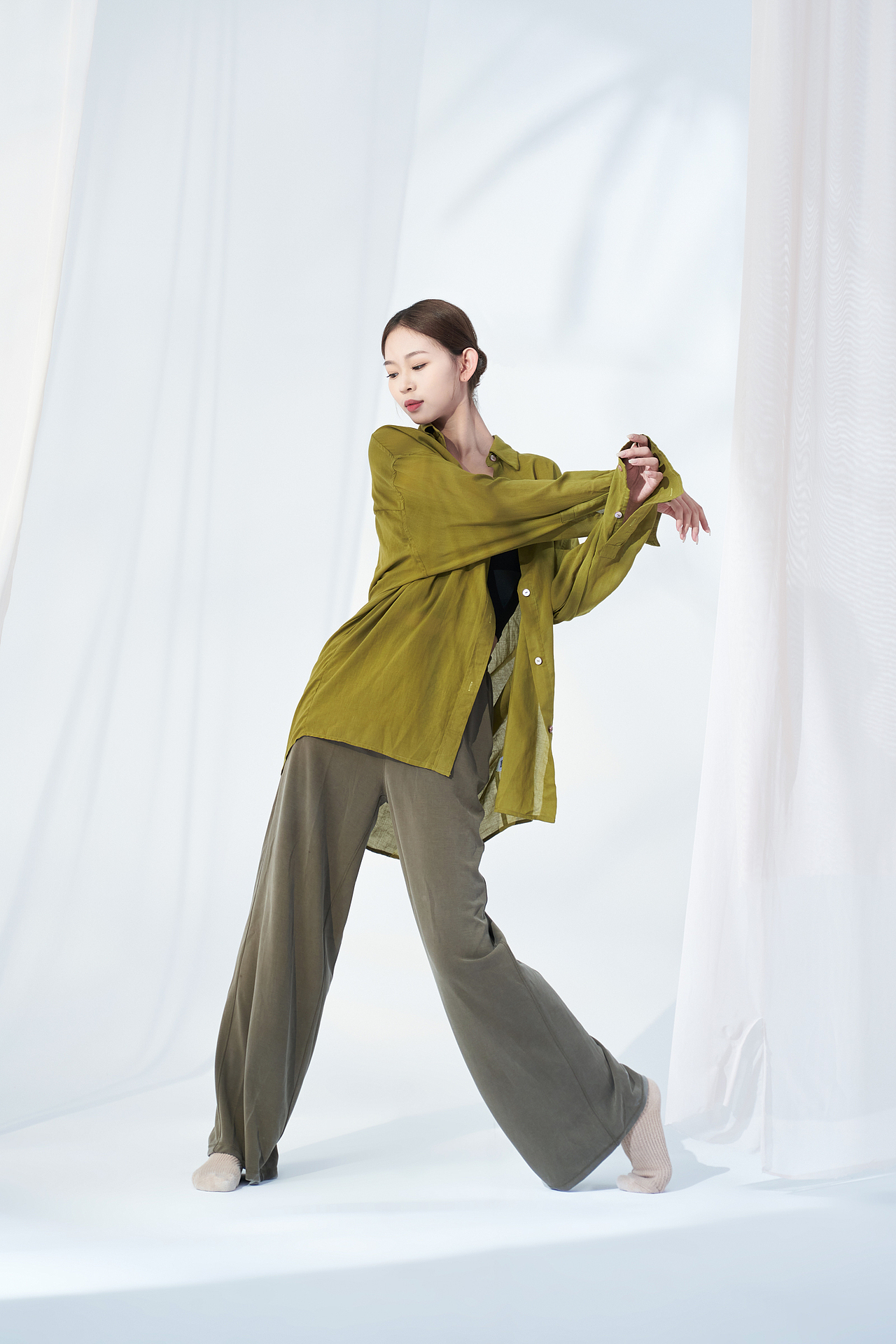 舞蹈服拍摄|琪亚（图ZMzUyNjQxODc2） - 产品摄影 - 站酷设计师六相和光原创素材 - 站酷ZCOOL