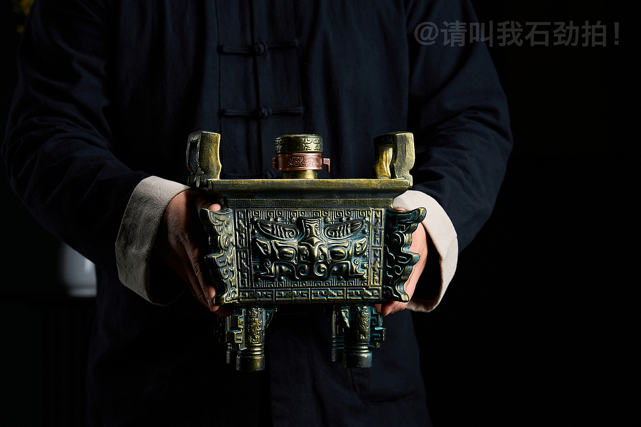 白酒拍摄【本章·传世方鼎】场景图拍摄（图ZMzY3NDkxMDA0） - 产品摄影 - 站酷设计师请叫我石劲拍原创素材 - 站酷ZCOOL
