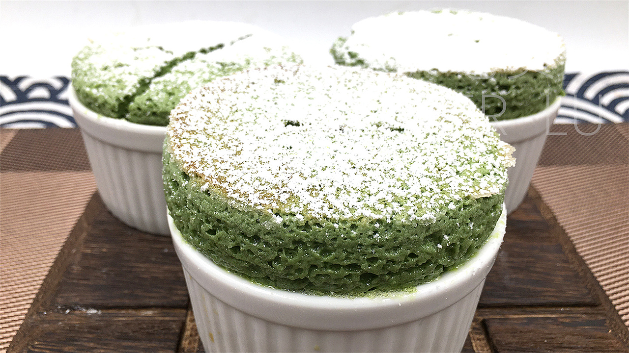 抹茶舒芙蕾,清幽与浓郁交相辉映,让人不禁心驰神往。