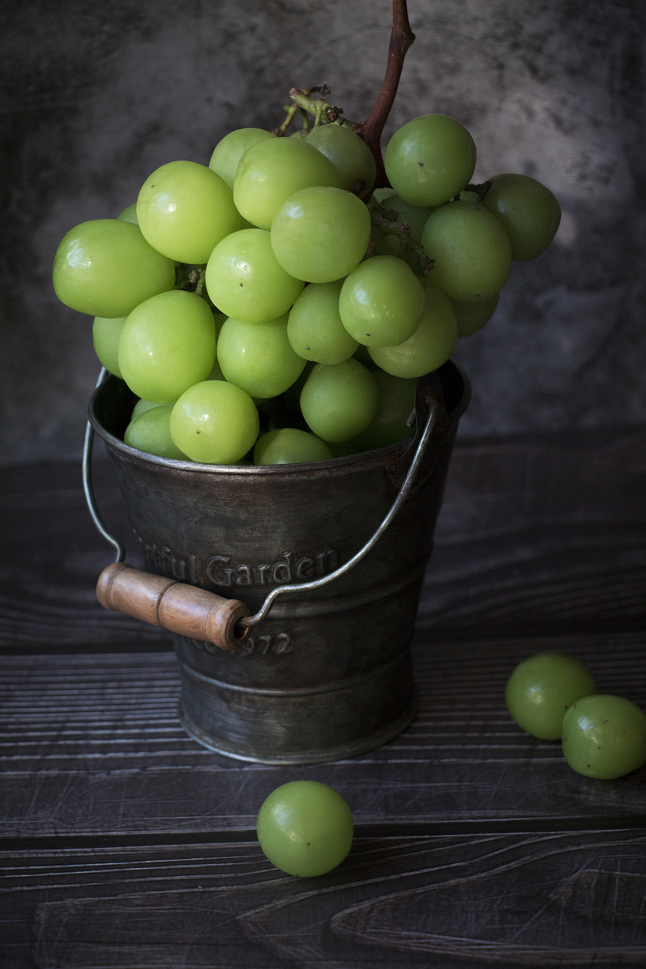 一串葡萄，真的，看的，不是用来吃的（图ZMzIwMDYyNTEy） - 产品摄影 - 站酷设计师FirstRaysDesign原创素材 - 站酷ZCOOL