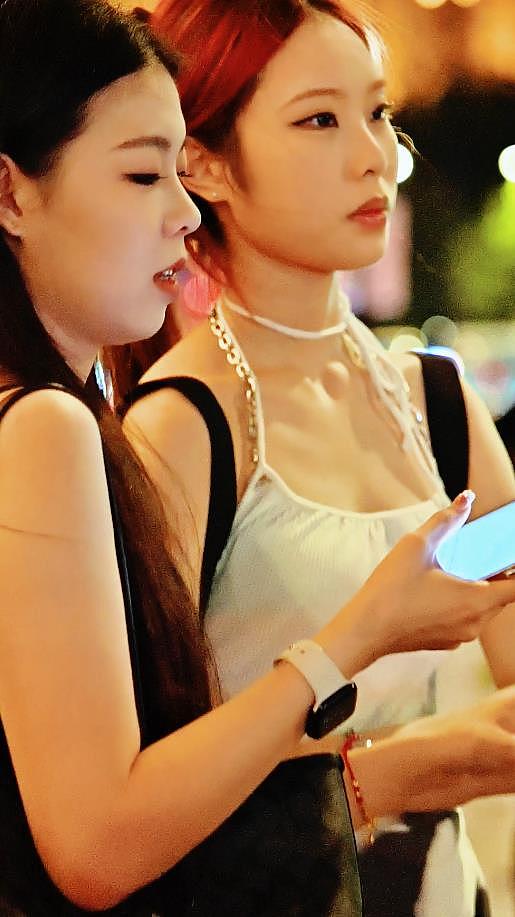 夏日穿搭 吊带衫 不用很漂亮 但要有气质 街拍