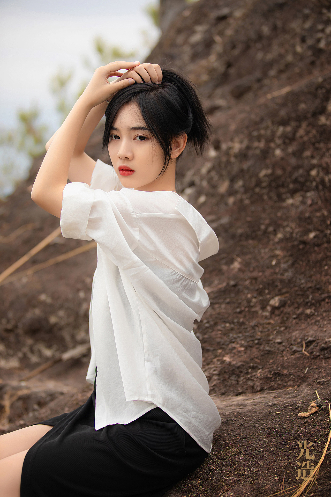 你是悬崖之上 正摇曳的花