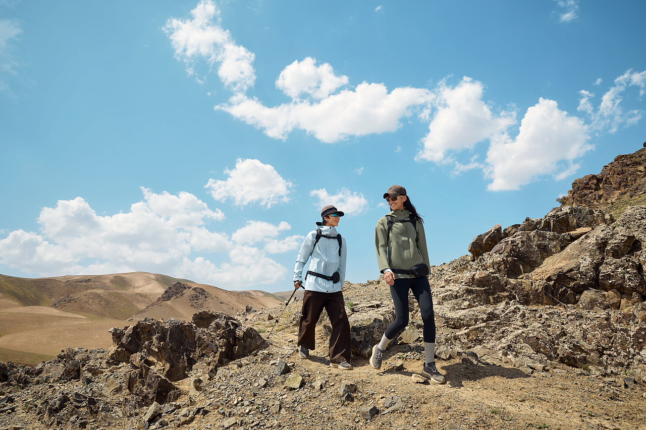 冲锋衣模特图修图案例（图ZMzY1NTY2OTQ4） - 修图/后期 - 站酷设计师修图师汪哲原创素材 - 站酷ZCOOL