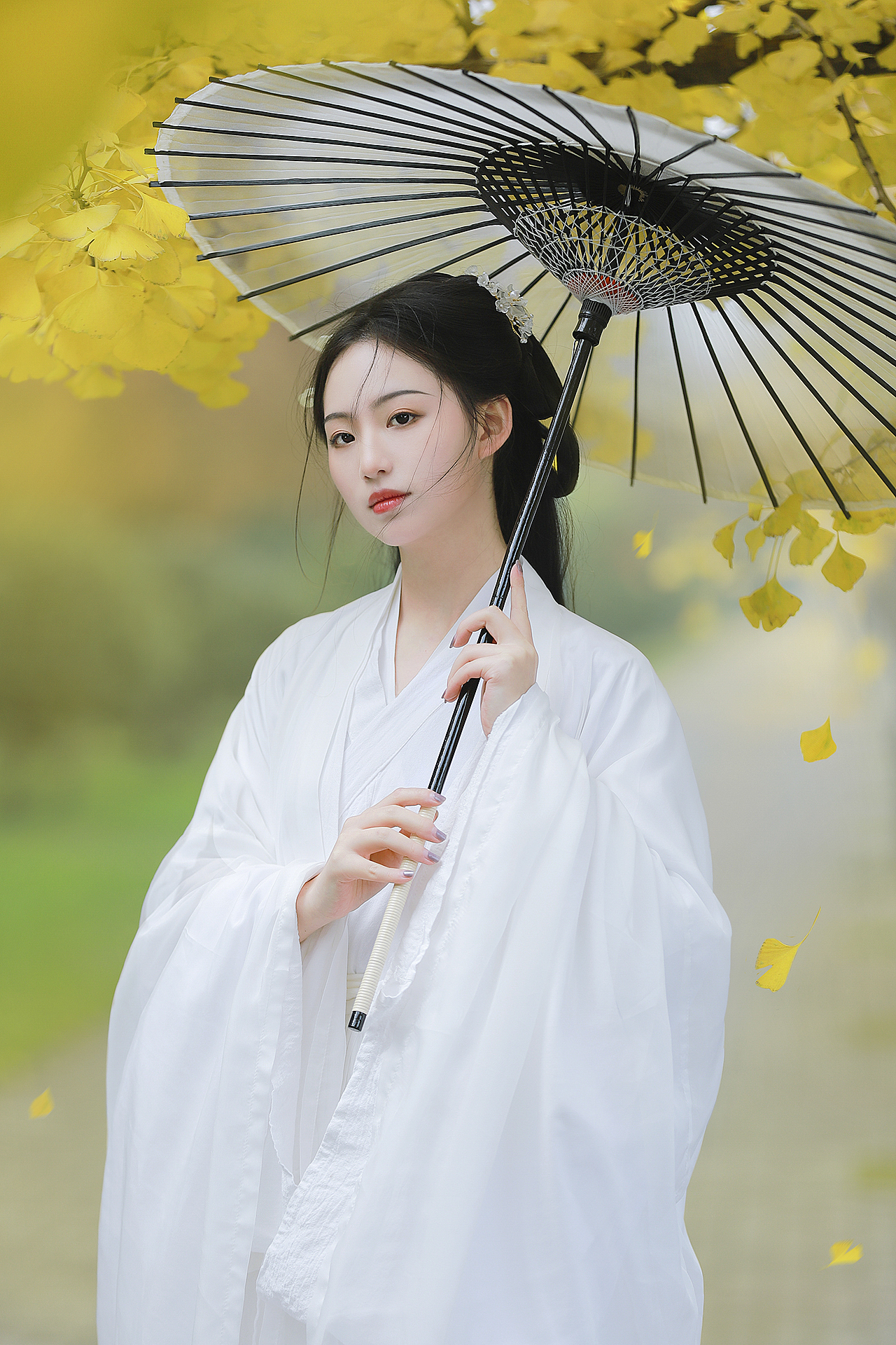 秋日银杏｜一晃两三年，匆匆又秋天（图ZMzE2NzM0MTMy） - 人像摄影 - 站酷设计师成都摄影安静原创素材 - 站酷ZCOOL