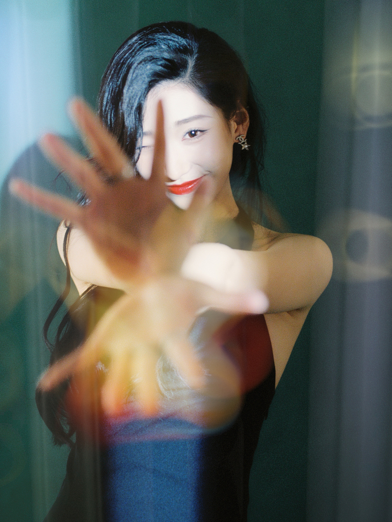 “请你,望向我的镜头深处”——赵丽思写真集