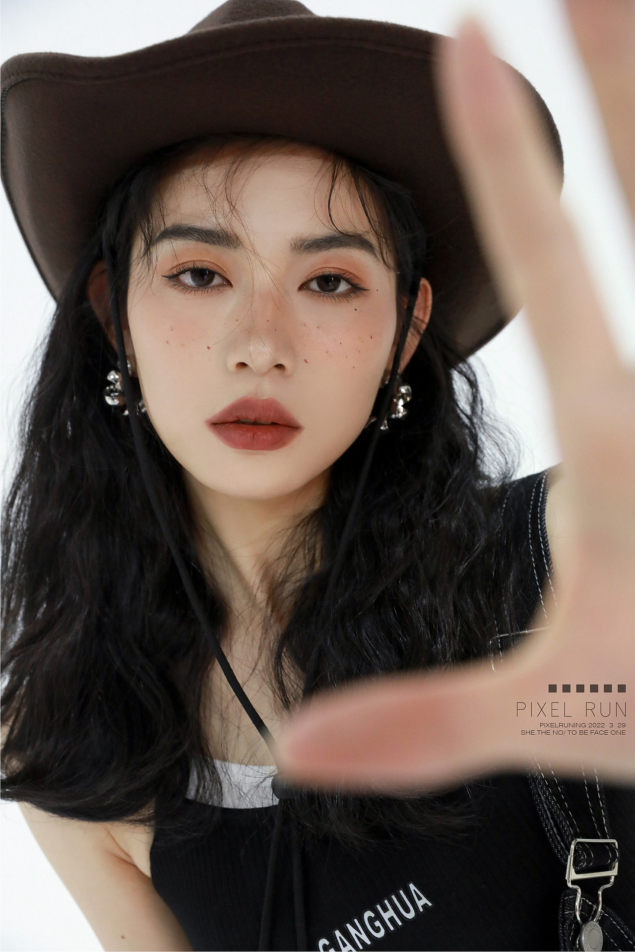 进来,有件事我要告诉你