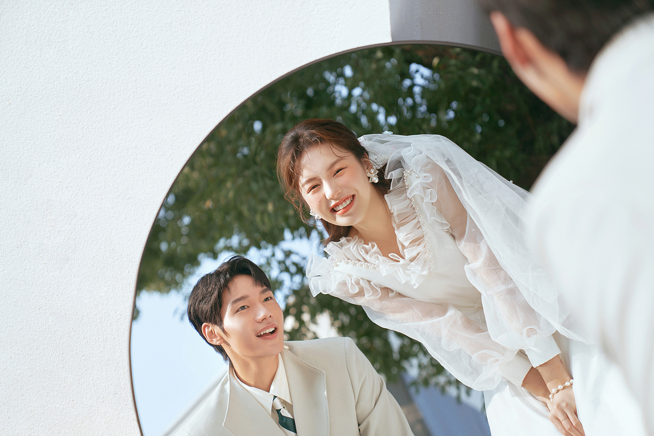 太好看了~一组甜甜的街拍婚纱照（图ZMzM5MDcyNTY0） - 人像摄影 - 站酷设计师随艺ART原创素材 - 站酷ZCOOL