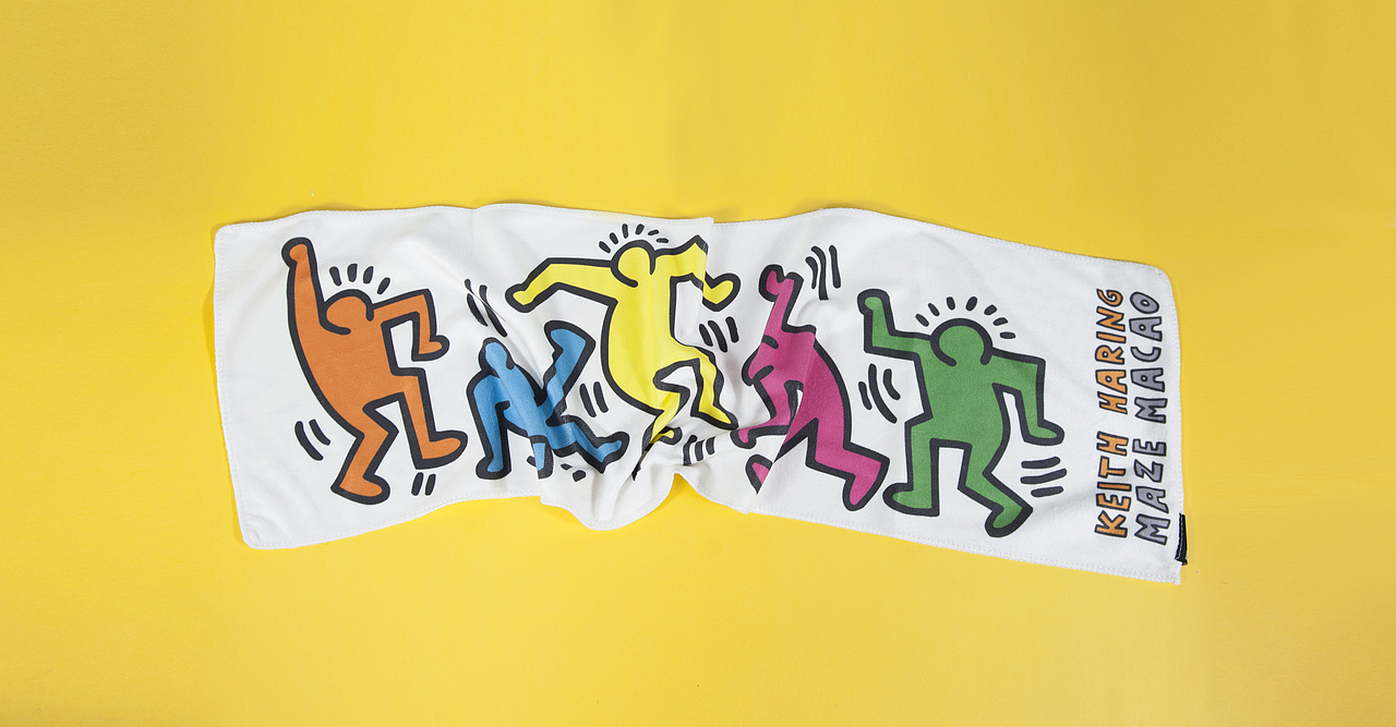 文创产品摄影——凯斯·哈林(Keith Haring）毛巾（图ZMzIxNzE5OTg4） - 产品摄影 - 站酷设计师奥斯曼闪闪原创素材 - 站酷ZCOOL