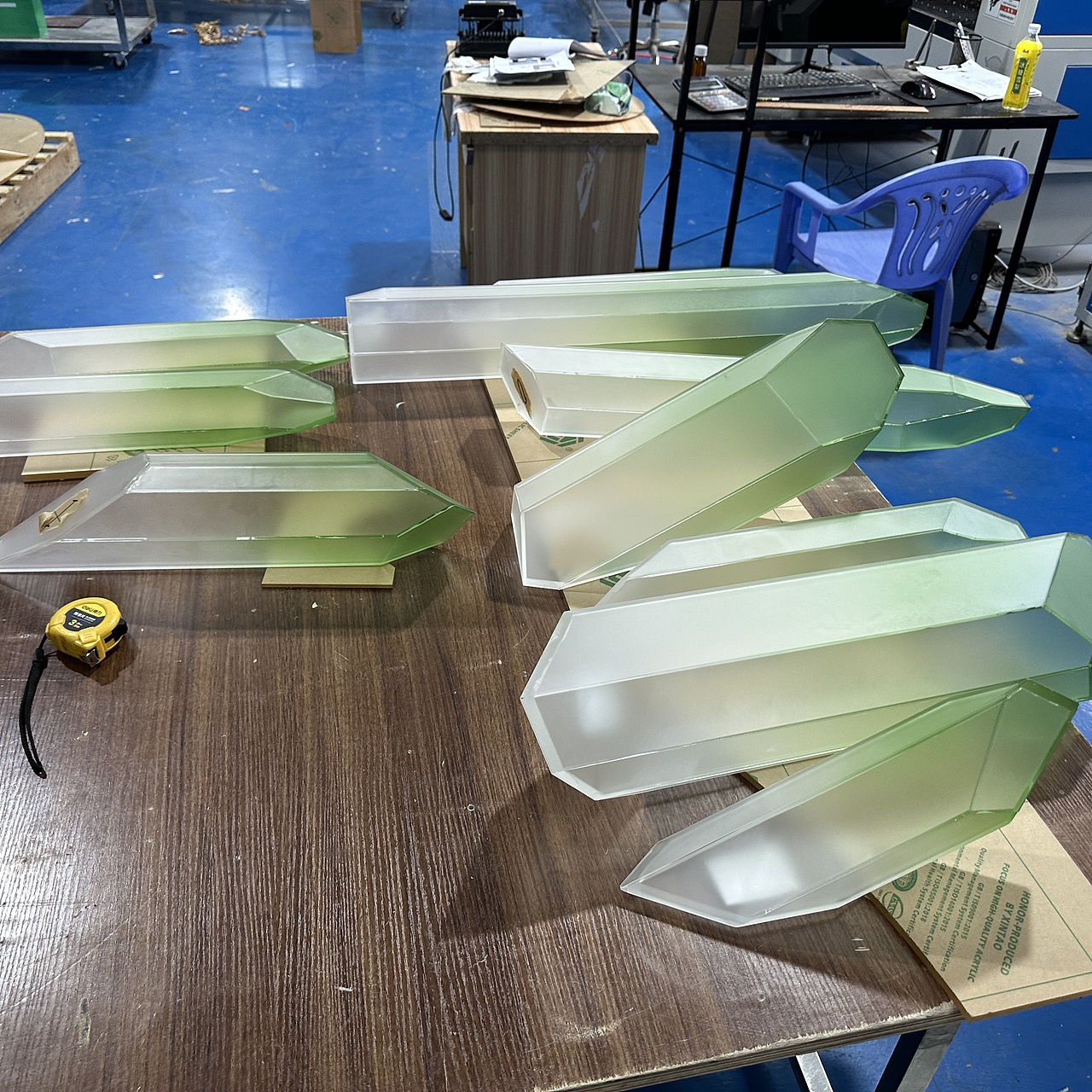 亚克力渐变水晶柱