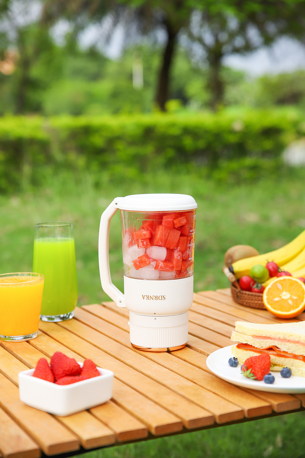 戶外榨汁桶（圖ZMzQyODE0MDQ4） - 產(chǎn)品攝影 - 站酷設(shè)計師藝卓攝影設(shè)計原創(chuàng)素材 - 站酷ZCOOL