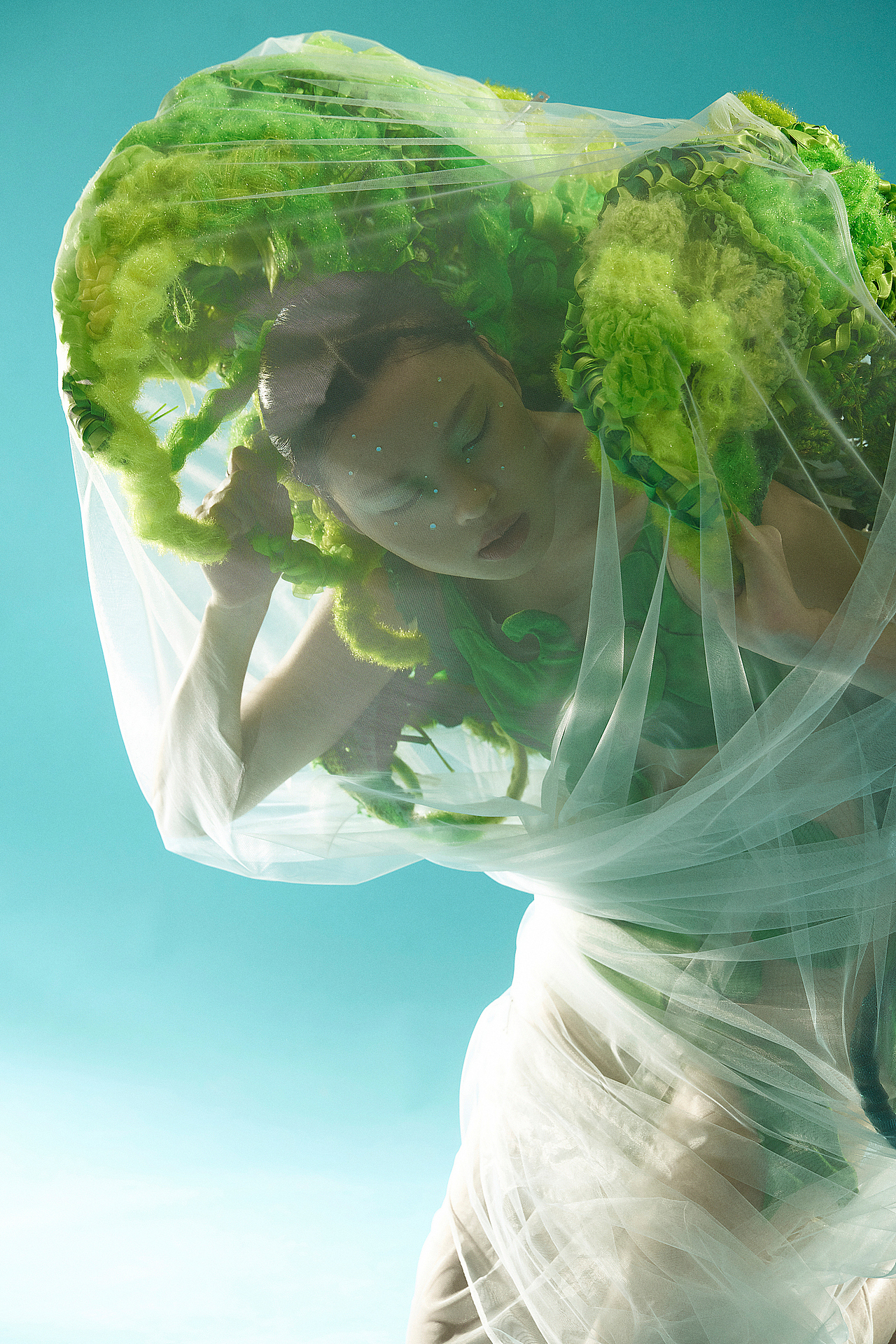 破茧（图ZMzIyOTU5Mjky） - 时尚/艺术摄影 - 站酷设计师摄影师黄卷卷原创素材 - 站酷ZCOOL