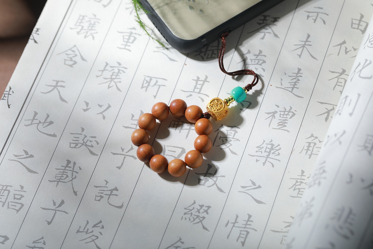 【饰品/木系/车钥匙扣/手机链/静物拍摄】（图ZMzY2NzUzOTEy） - 产品摄影 - 站酷设计师咸鱼下锅原创素材 - 站酷ZCOOL