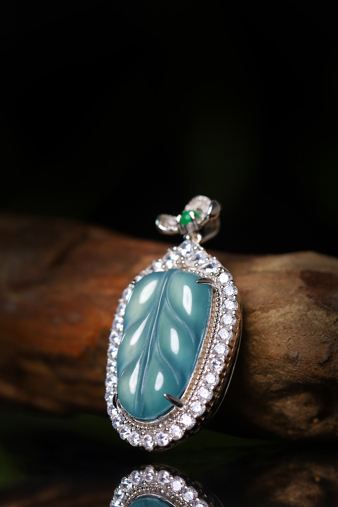 翡翠叶子镶嵌（图ZMzcwMTEzNzUy） - 产品摄影 - 站酷设计师西柚珠宝摄影原创素材 - 站酷ZCOOL