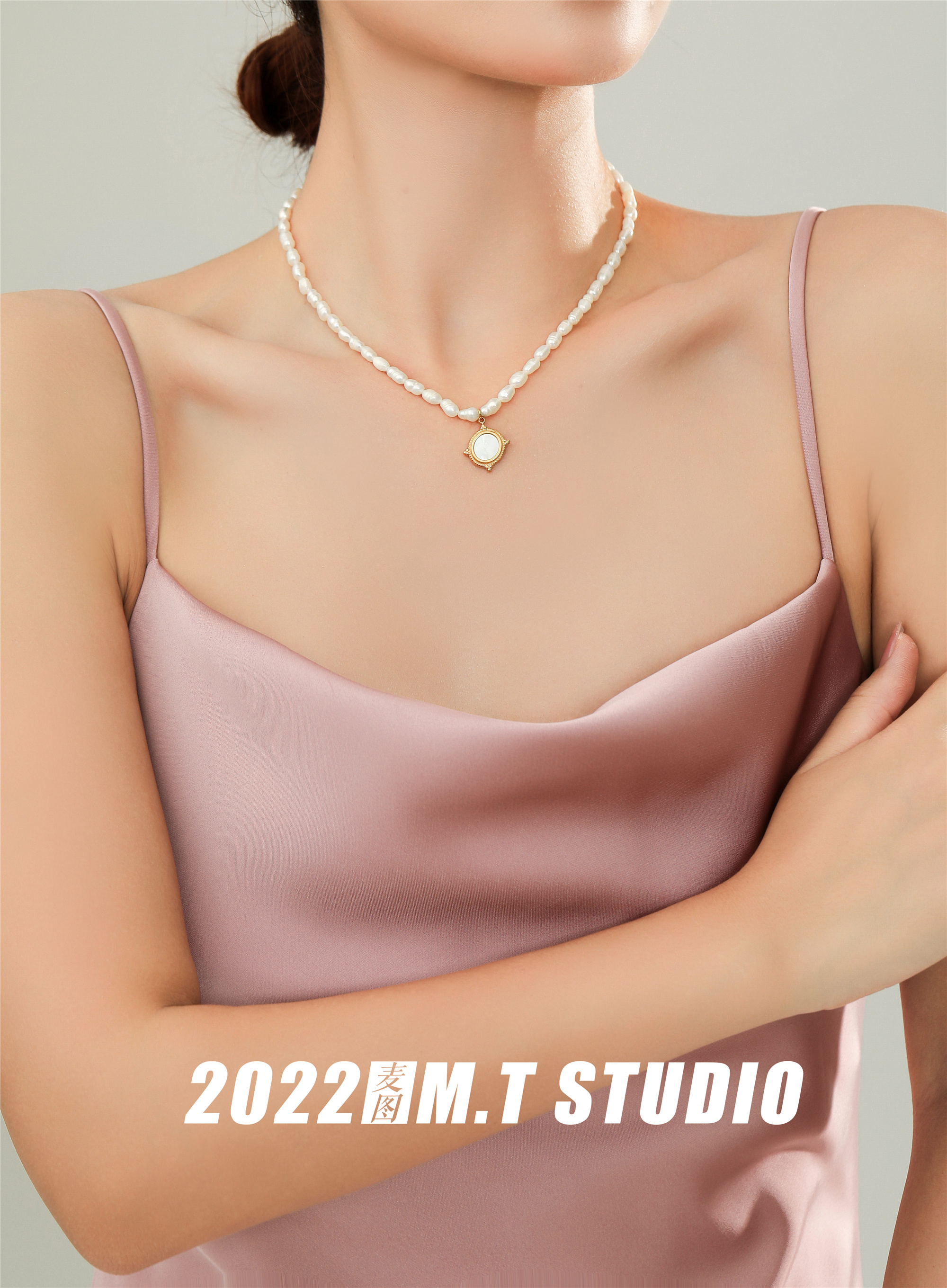 无头风饰品项链珍珠钛钢希音平台小麦色模特图摄影