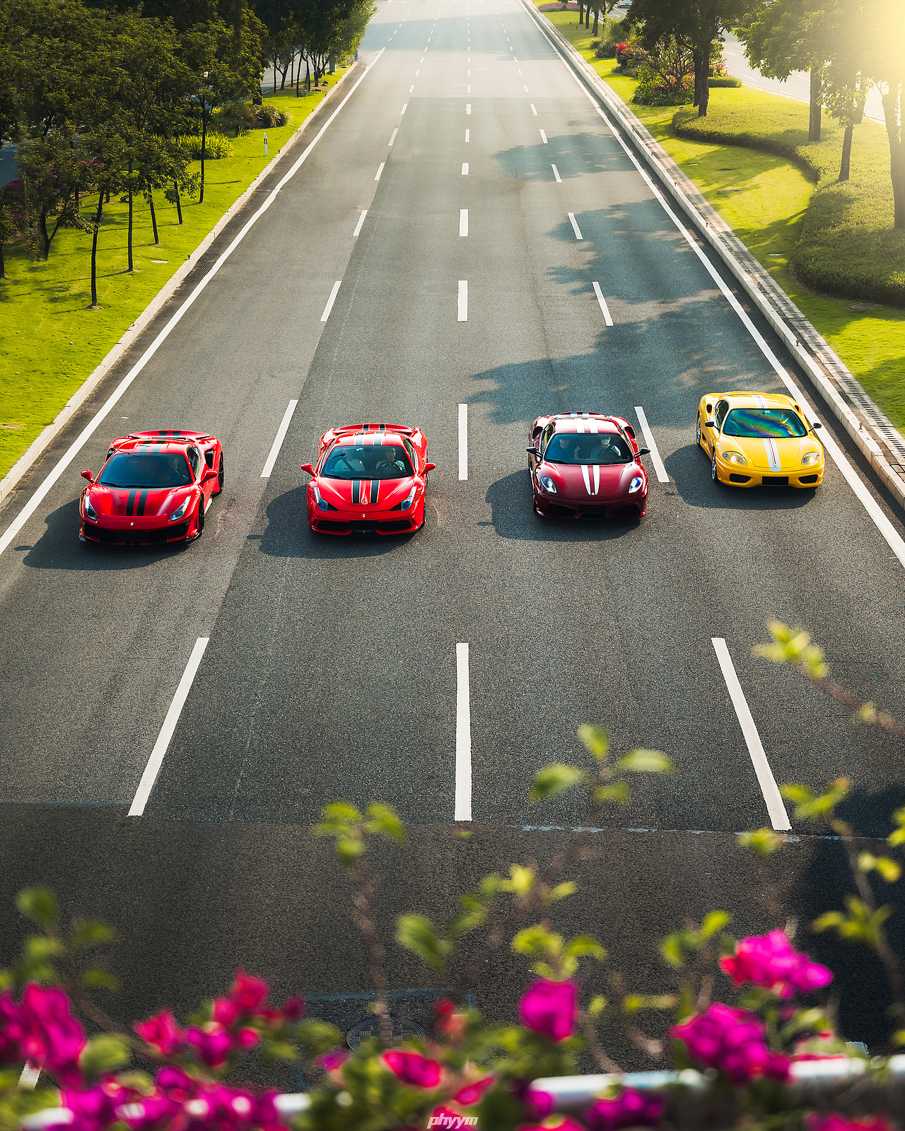 汽車攝影：法拉利旗艦 四代同堂（圖ZMzY5MTk0NjA0） - 產(chǎn)品攝影 - 站酷設(shè)計(jì)師phyym玉米原創(chuàng)素材 - 站酷ZCOOL