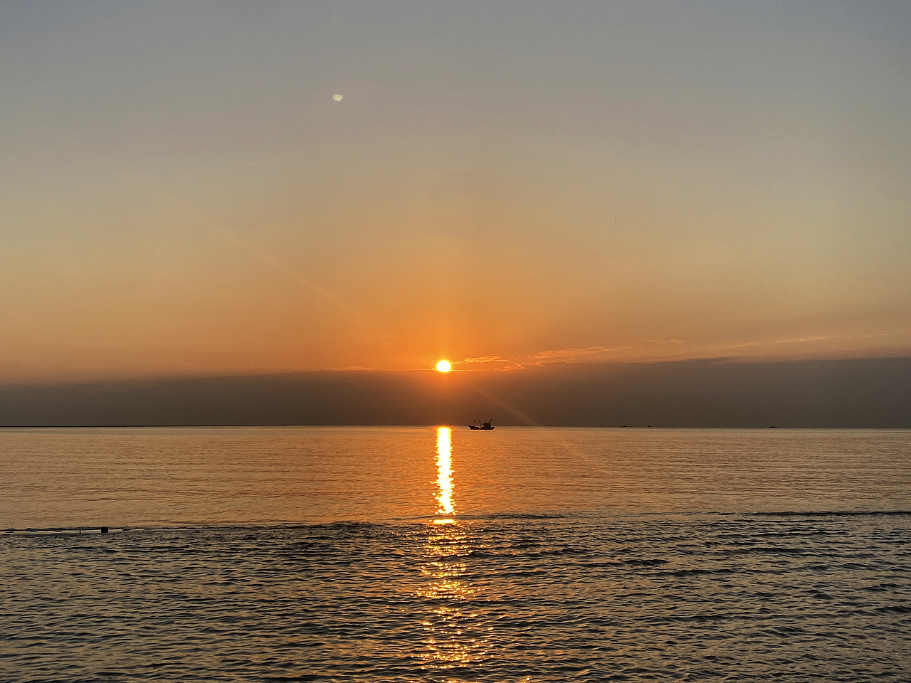 《日出》（圖ZMzUzMjgyNDA0） - 風(fēng)光攝影 - 站酷設(shè)計師Liu大晨原創(chuàng)素材 - 站酷ZCOOL