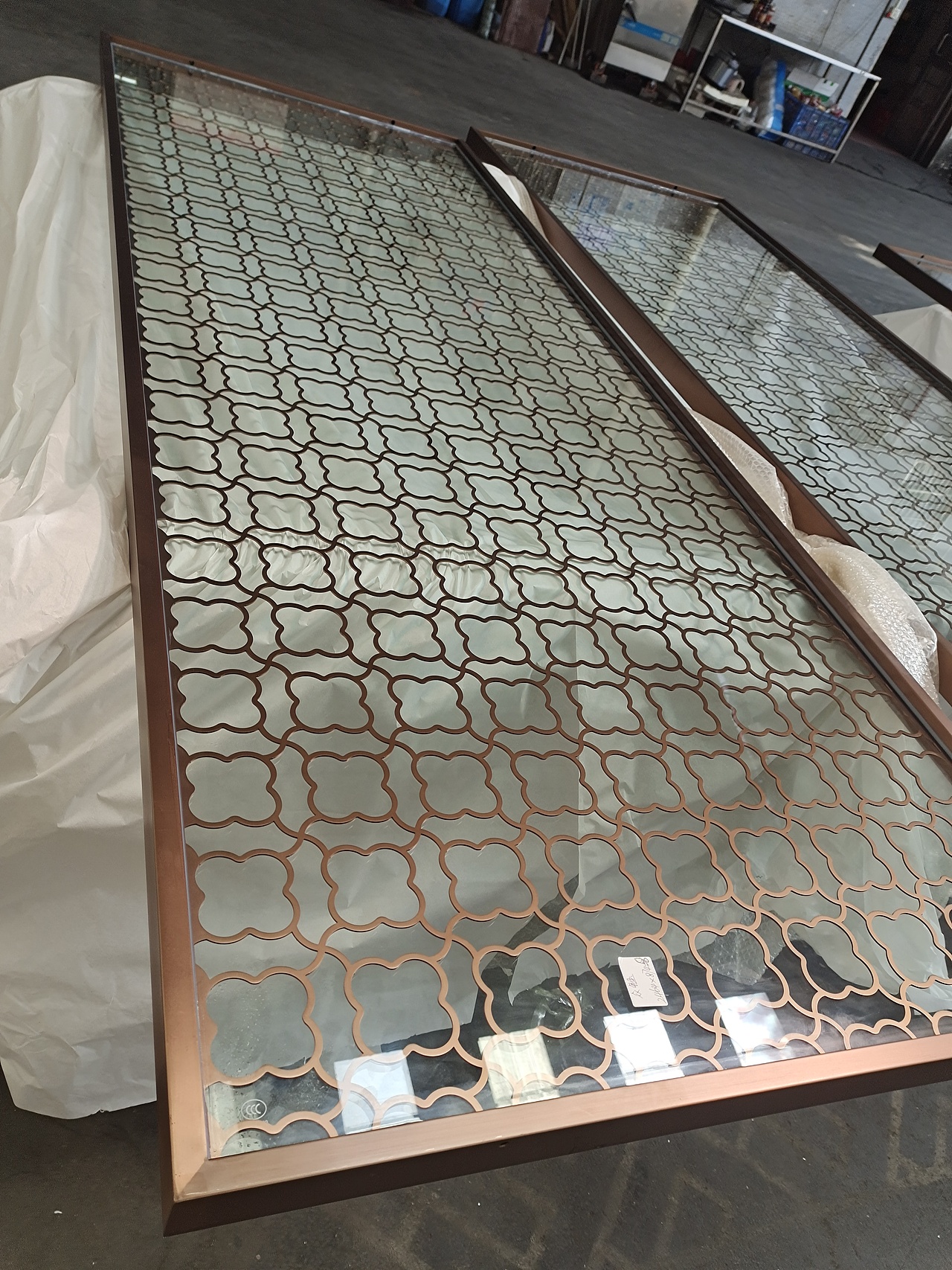 玻璃屏风玫瑰金不锈钢花格