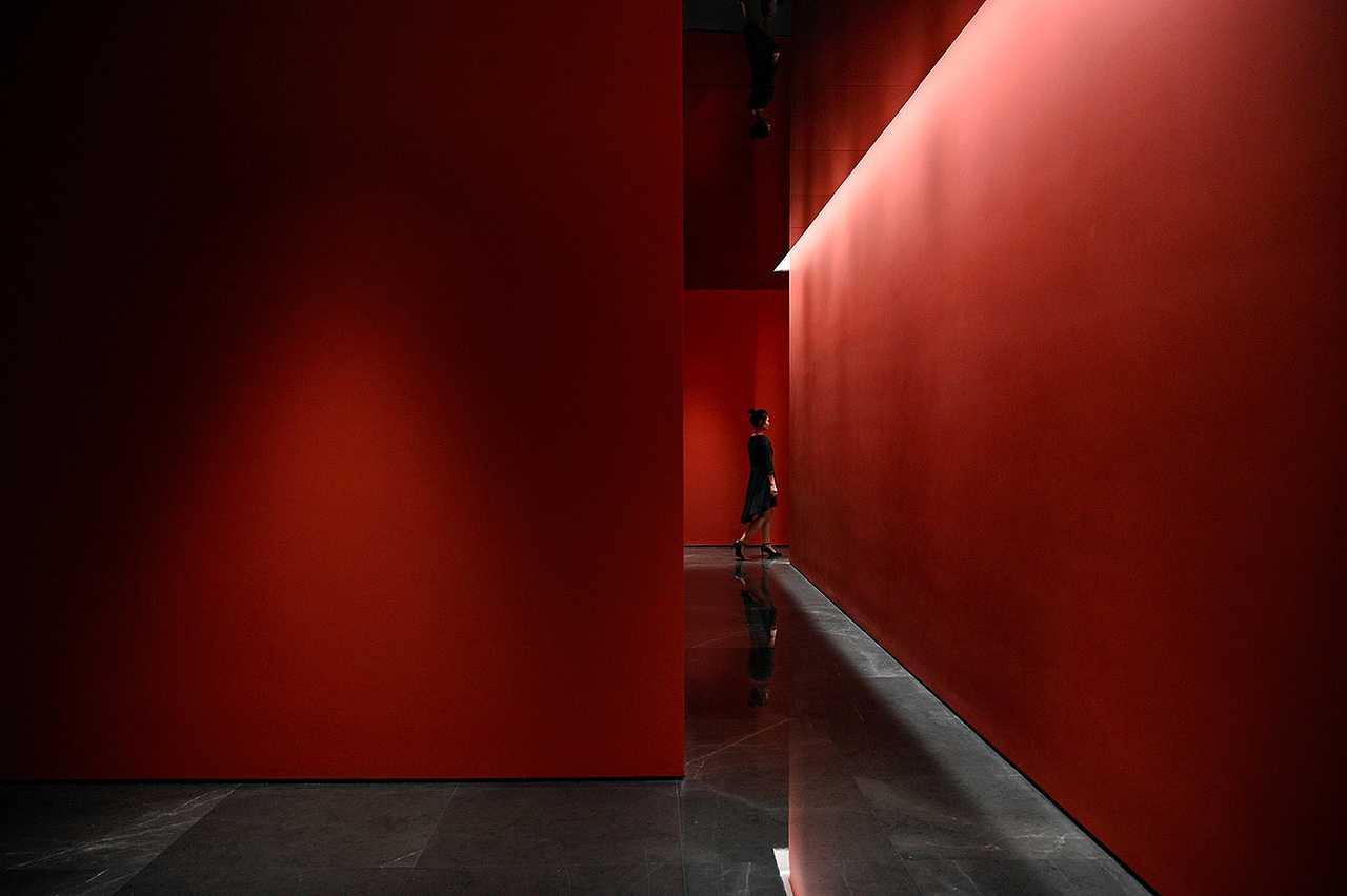 设计师认为,优秀的公共生活空间能够给予消费者的价值,远不止服务本身。如水般接纳形体,也包容灵魂。在此精心打造的一方净土中,来客追寻生命的原点,获得仿若初生的心灵体验。