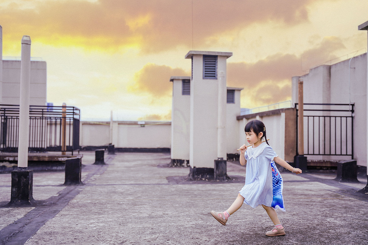 天台的晚风（图ZMzQ3NDI5NTA4） - 人像摄影 - 站酷设计师有田人家原创素材 - 站酷ZCOOL