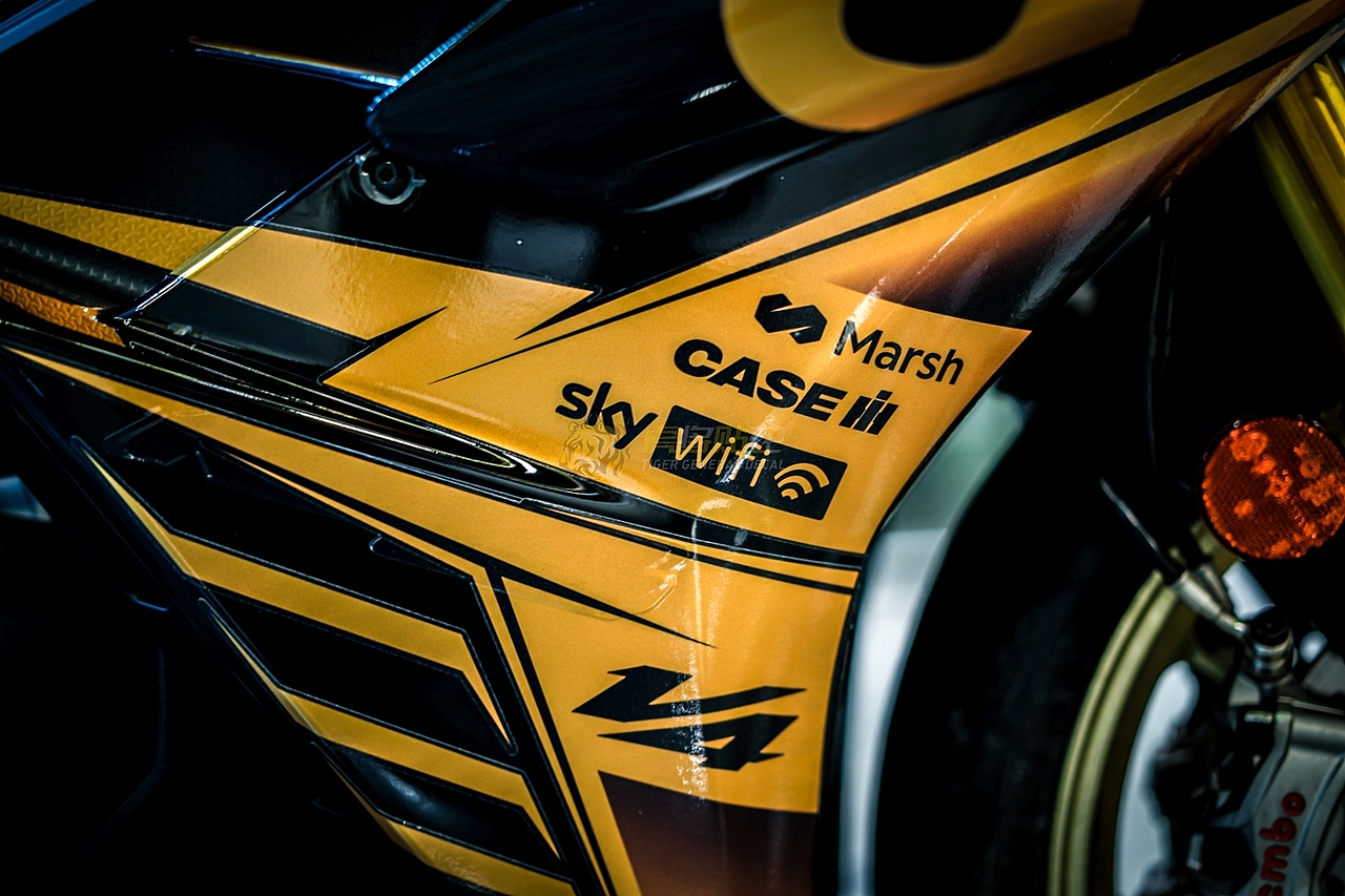 阿普利亚22款RSV4改黑金拉花涂装-3M彩绘改色膜