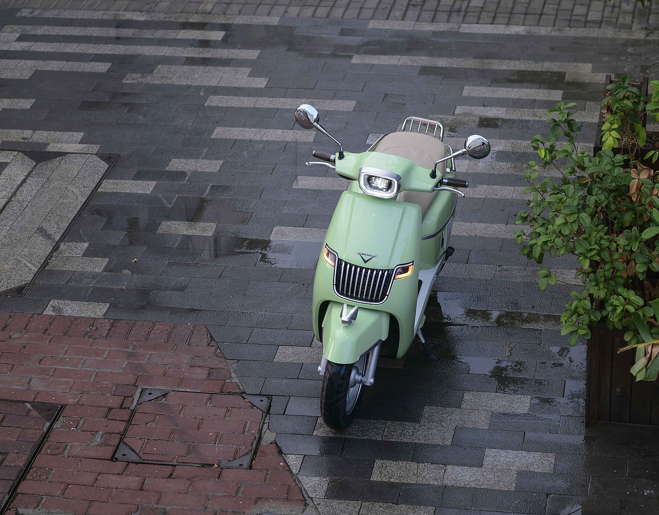 南方蒙拉丽莎摩托外景