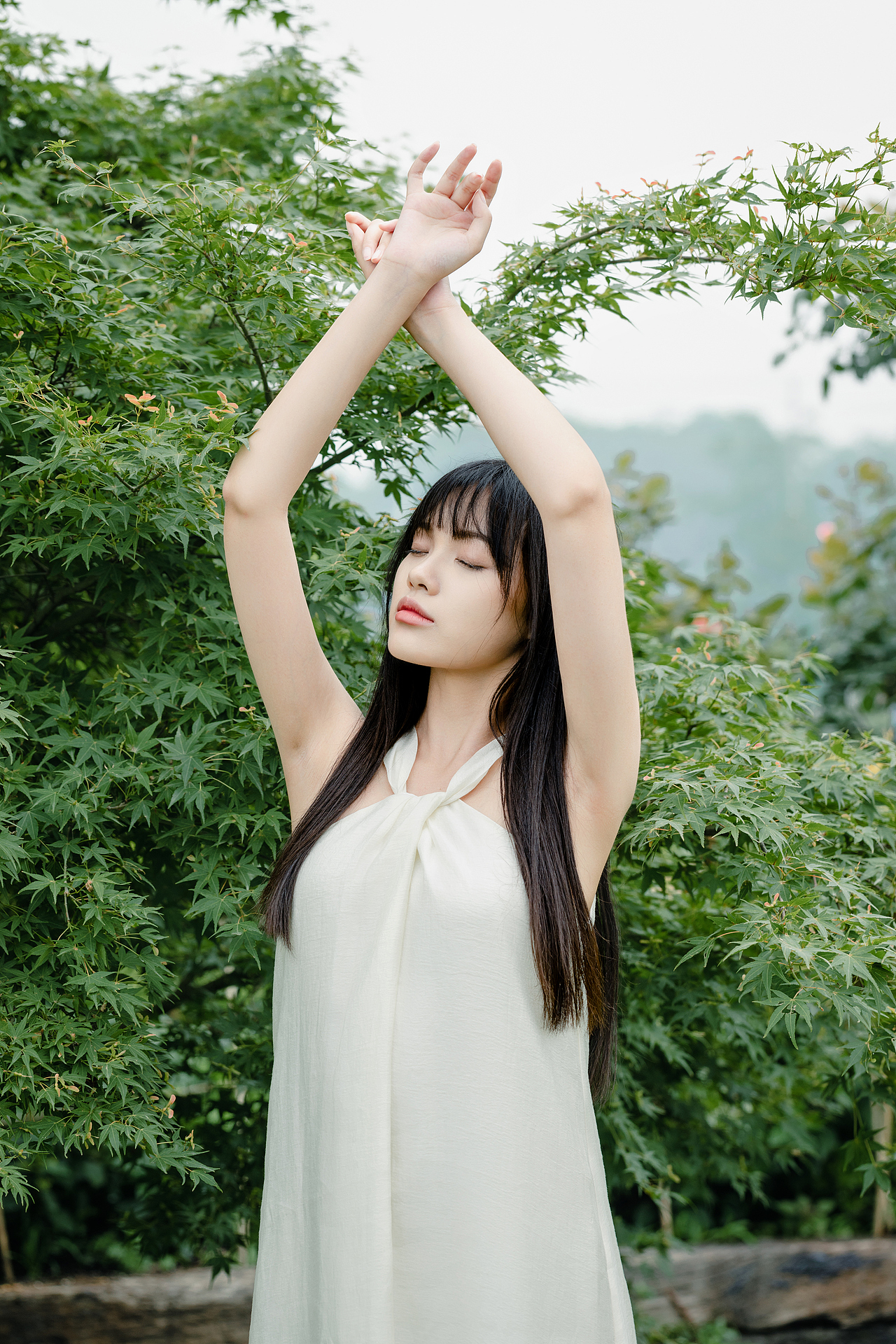 与一棵树的合影（图ZMzQwODg5ODg4） - 人像摄影 - 站酷设计师摄影师_暮辰原创素材 - 站酷ZCOOL