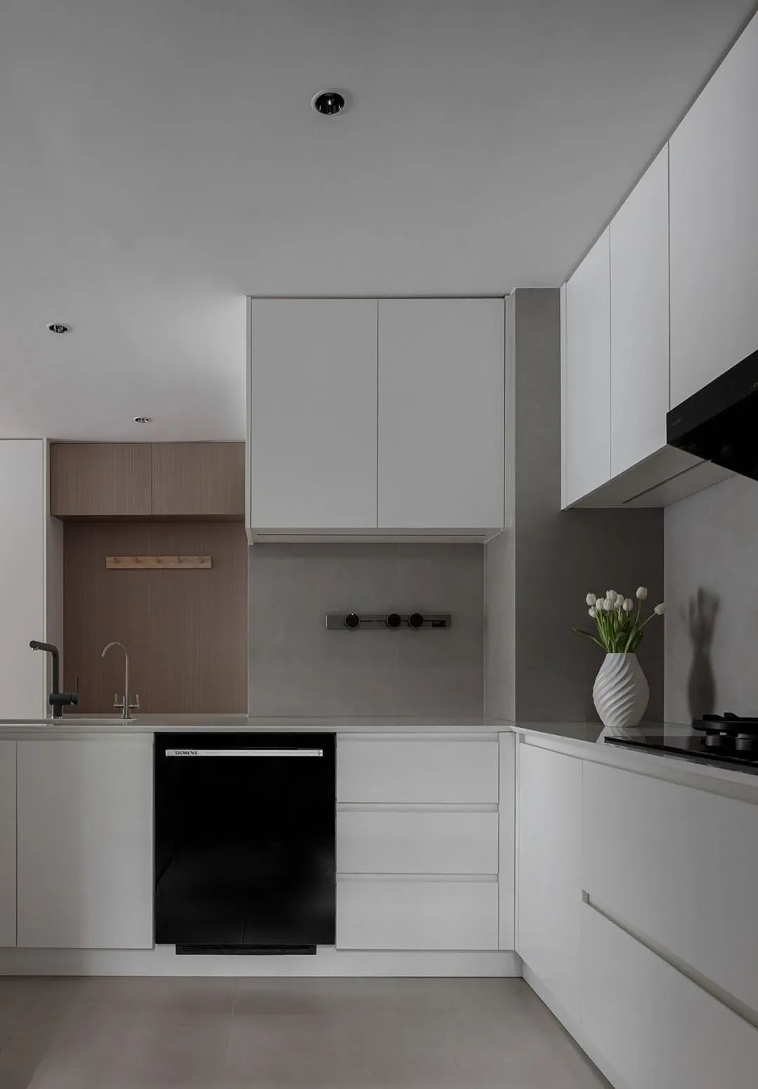 103㎡素净之家,优化布局,感受通透的“自然呼吸感”~