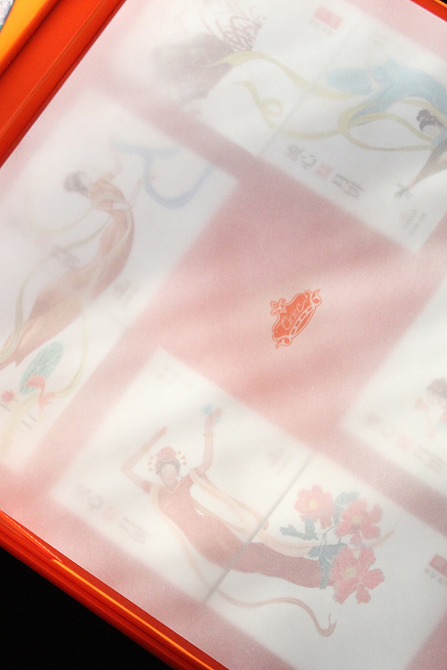 盒内增加一层硫酸纸,若影若现宛如仙境