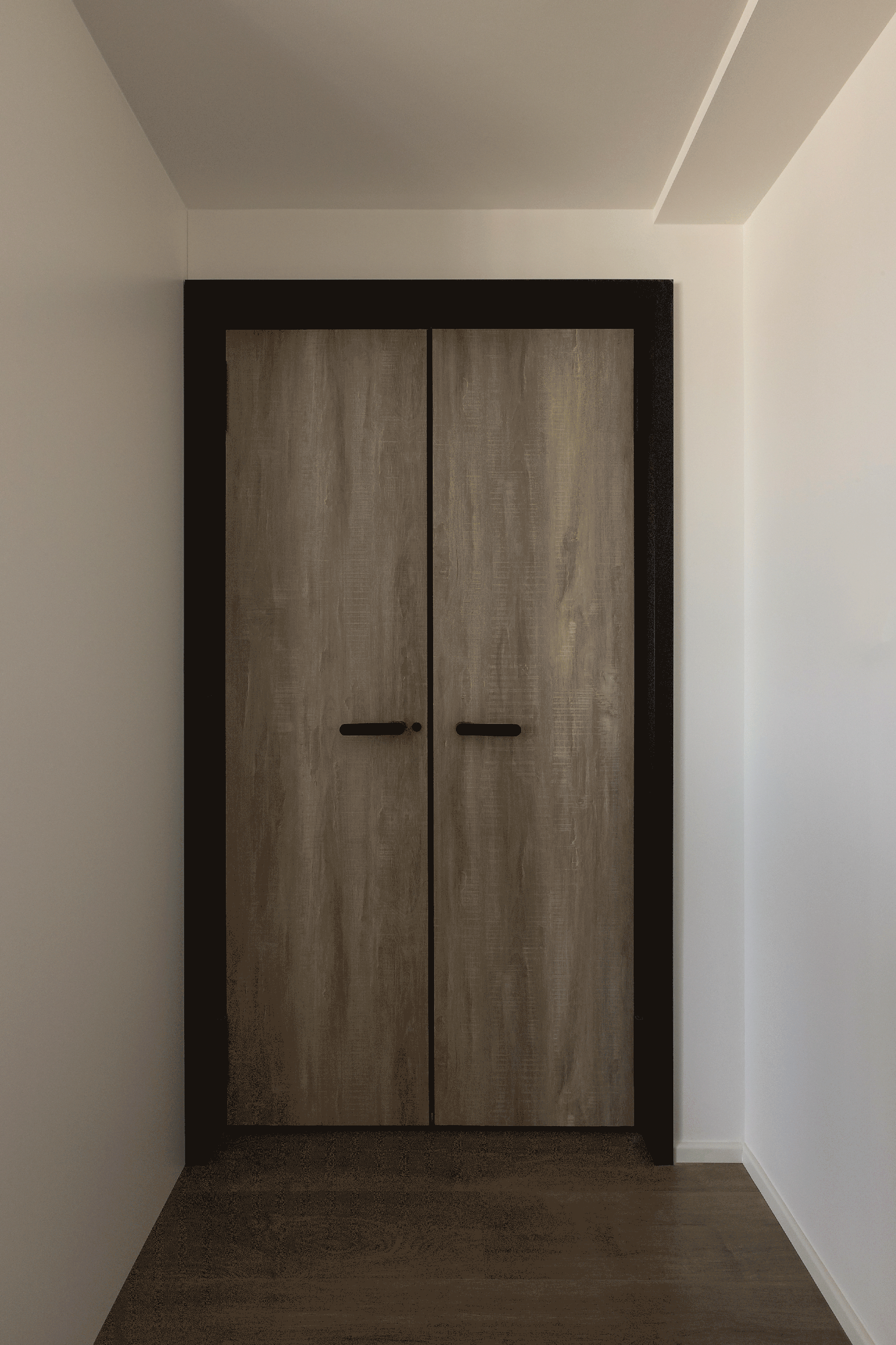 分隔卧室与起居室的对开门。