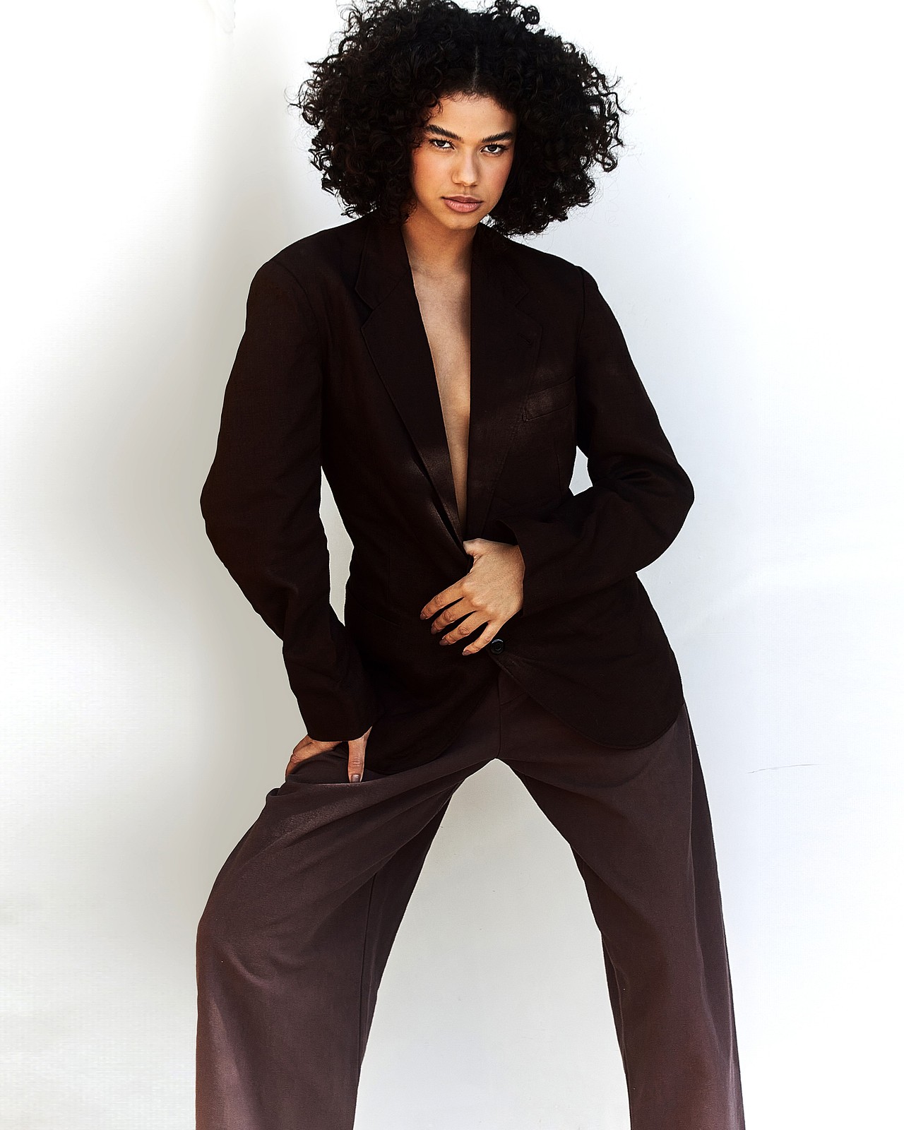 爆炸头黑人模特 高级感时装杂志拍摄外模 质感修身礼服