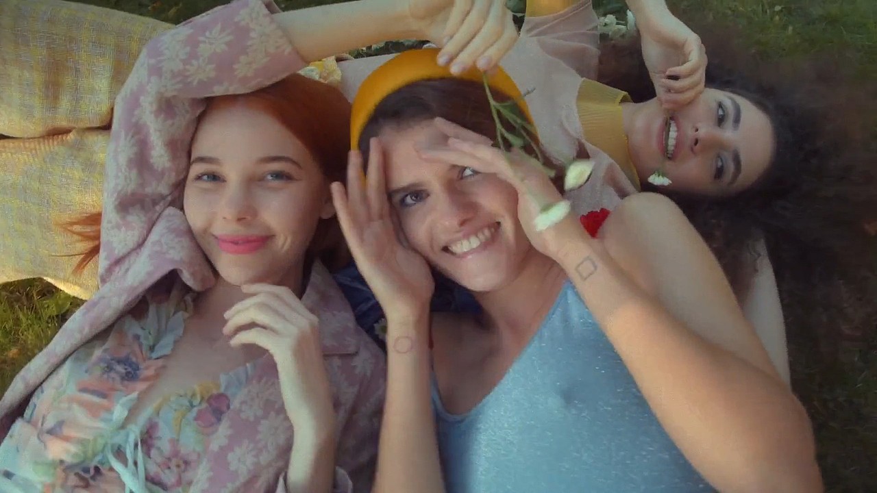 轻奢女装欧洲复古风欧美广告