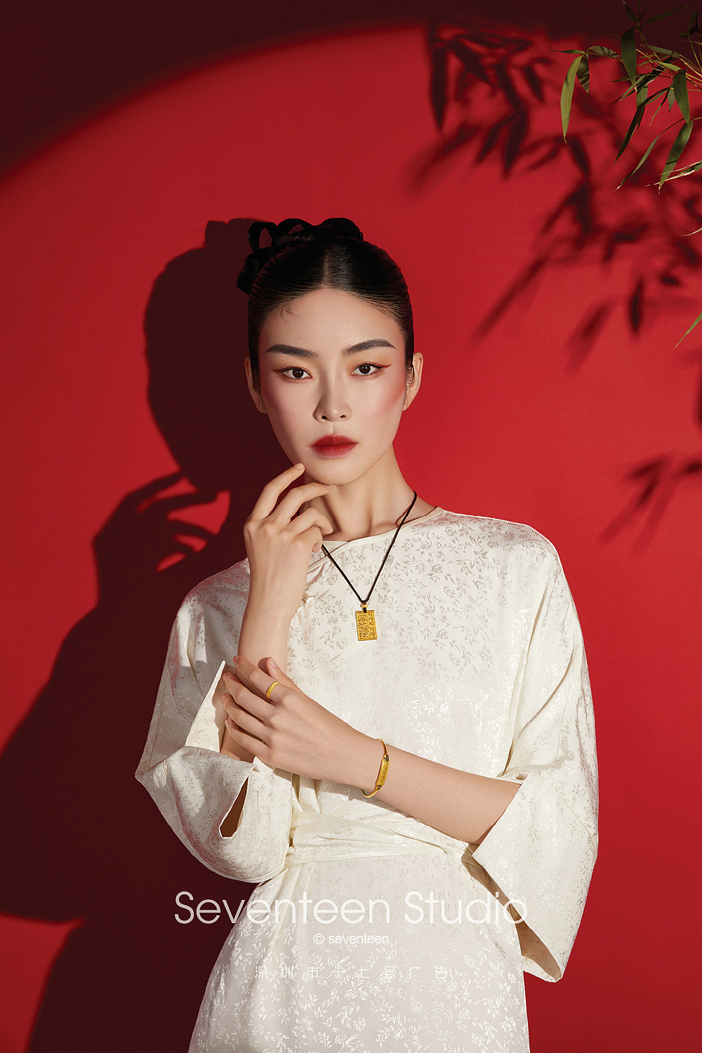 “周大生”非凡国潮--新中式黄金珠宝首饰摄影（图ZMzExMDU4NzUy） - 时尚/艺术摄影 - 站酷设计师深圳市十七号团队原创素材 - 站酷ZCOOL