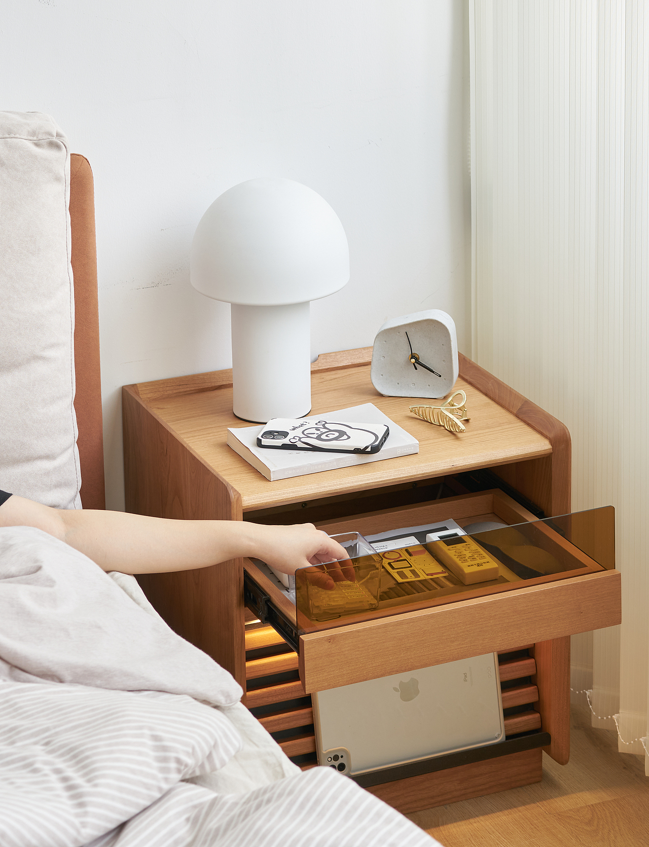 余音床头柜丨实木家具产品设计（图ZMzQzOTczMjEy） - 生活用品 - 站酷设计师小康的锅原创素材 - 站酷ZCOOL