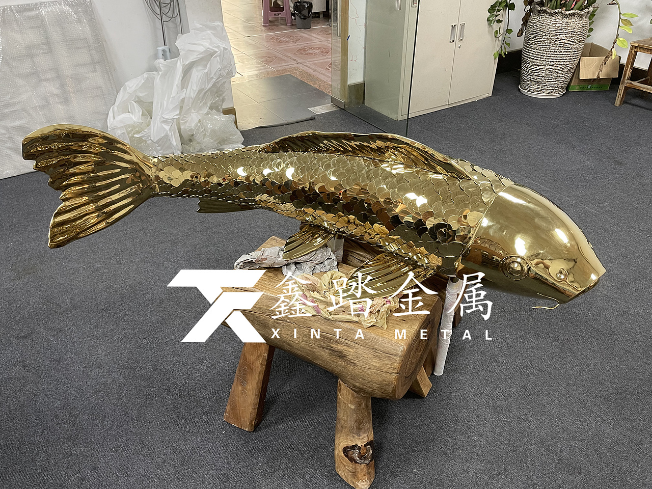 广场镜面不锈钢锦鲤鱼雕塑寓意好运附体、年年有“鱼”