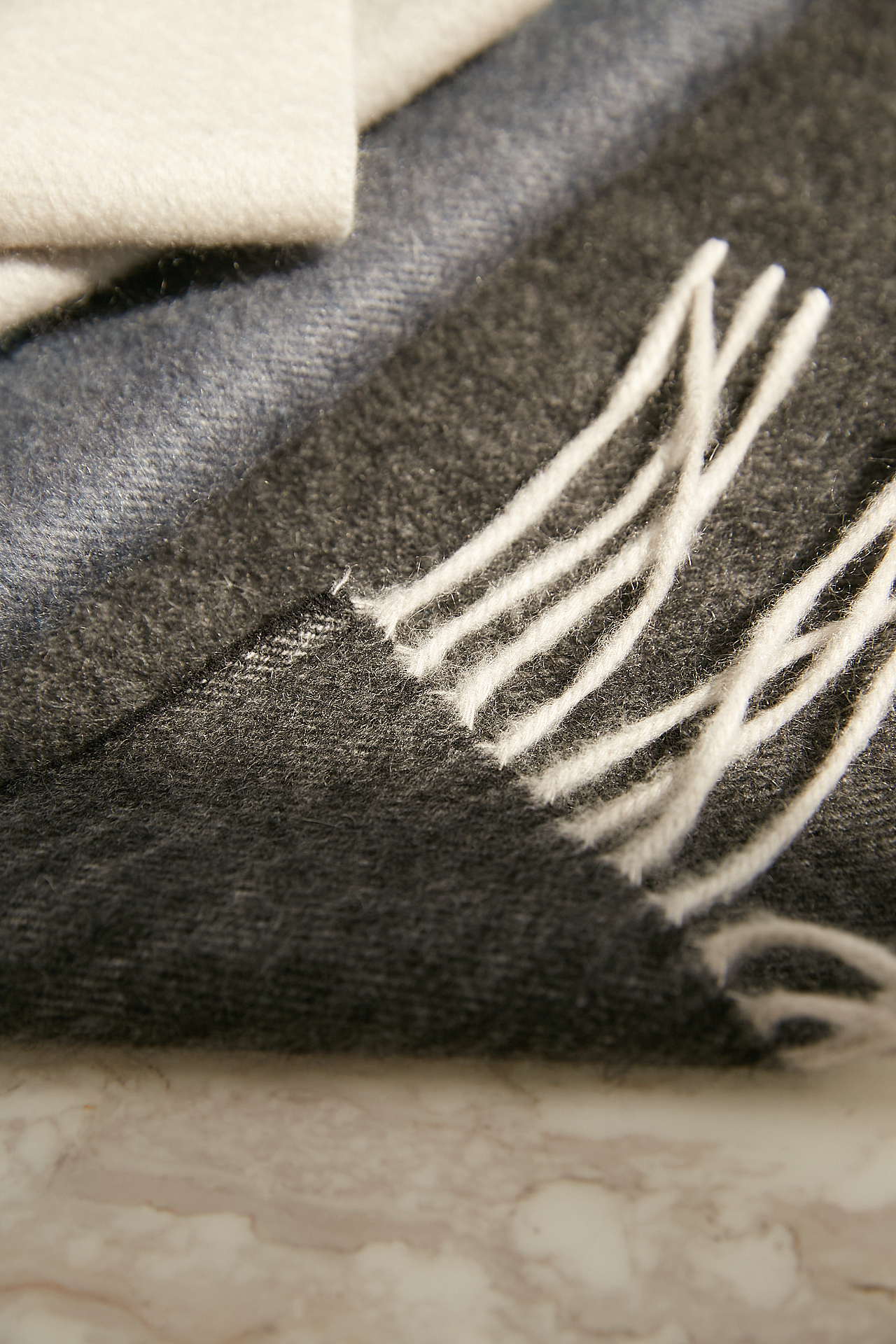 水波纹围巾静物摄影