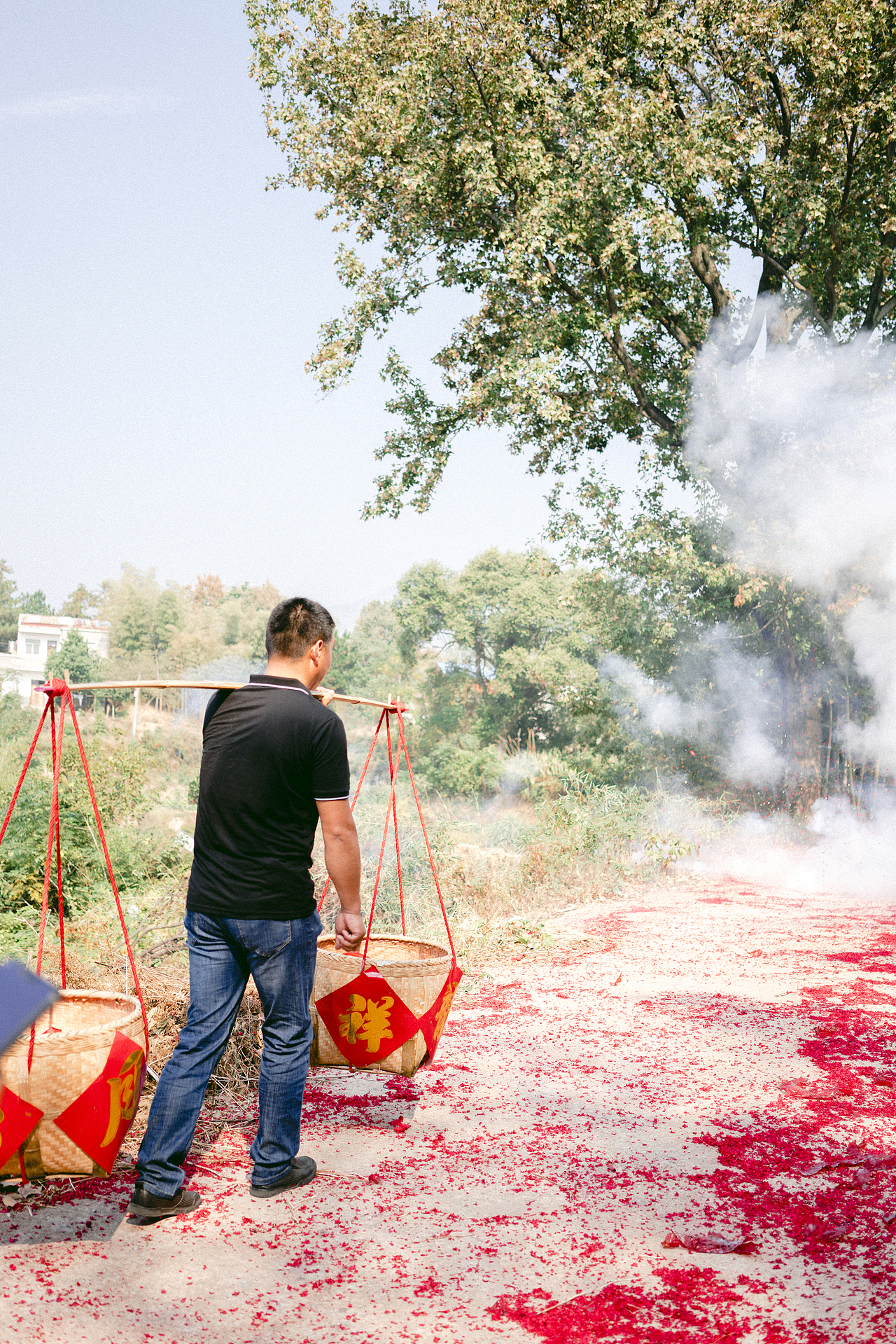 在从小长大的地方结婚.这种幸福一定带着童年的喜悦