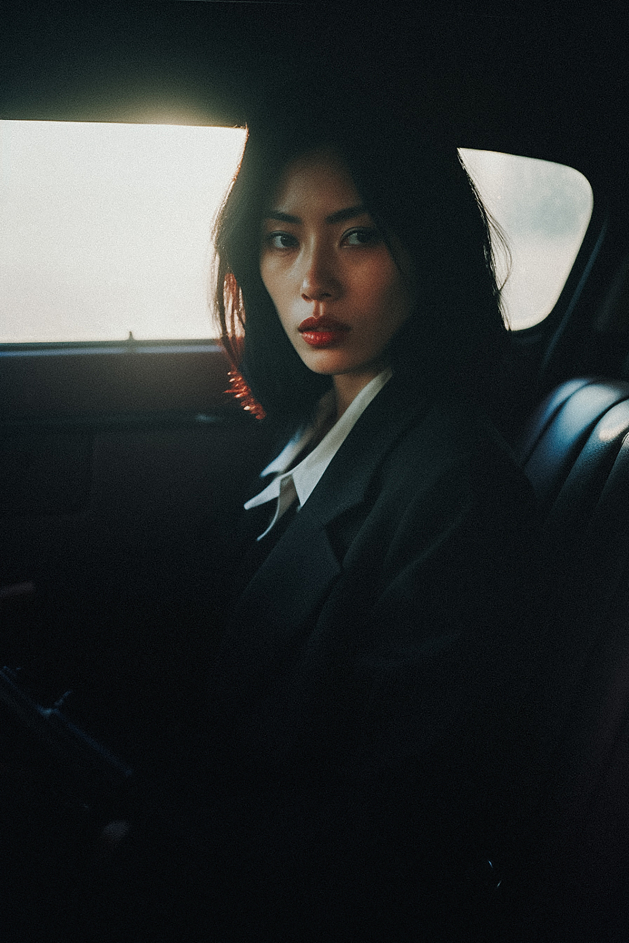 flowerpunk Female in car [Midjourney+Ps]（图ZMzU3NDk2MDA4） - AI作品 - 站酷设计师LoHoo吕灏原创素材 - 站酷ZCOOL