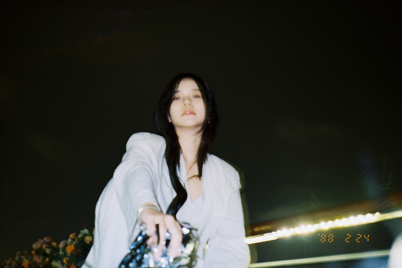 我们在夜晚的江边诉说心事